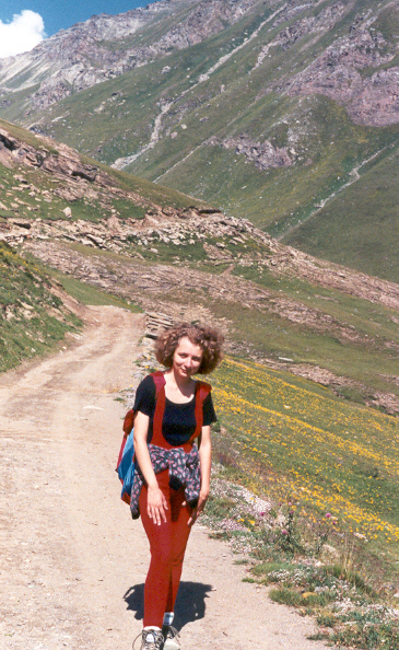 Cinzia salendo al lago Miserin